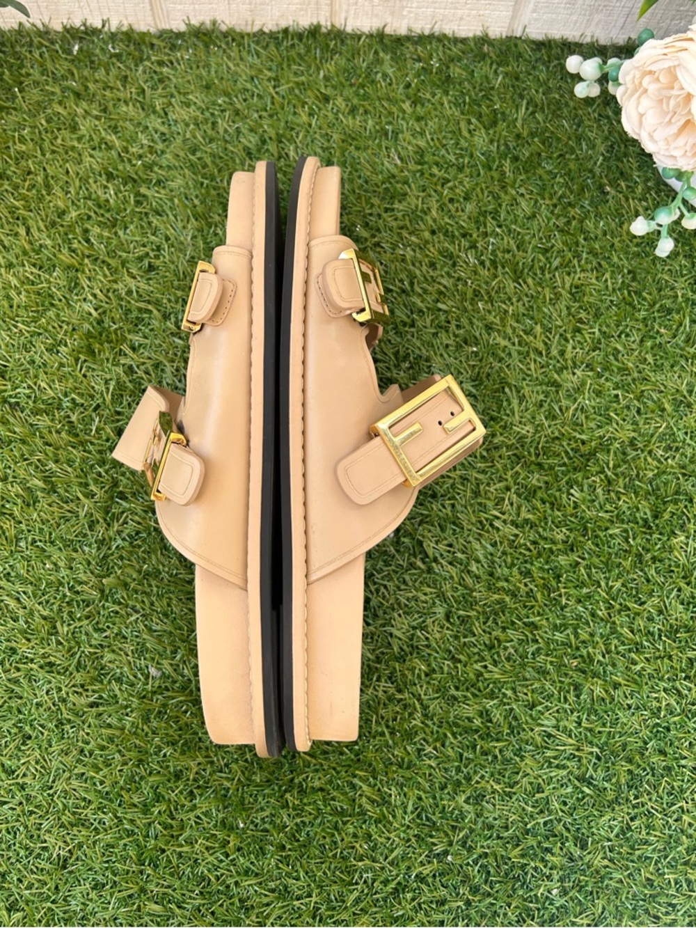 Fendi
F Buckle Leather Slide Sandals
$995
Color:BEIGE
Gently used
9.5B / 39.5EU - Picture 13 of 16